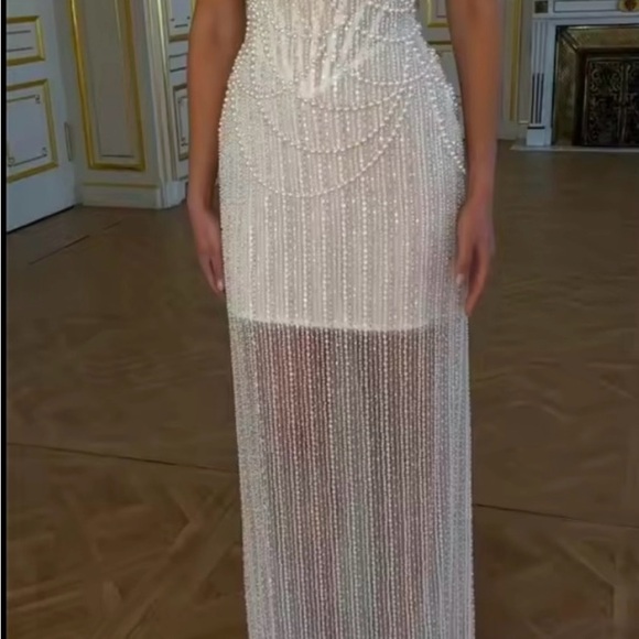 Elegant White Strapless Dress - Picture 4 of 7